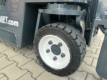 Wózki 4-kierunkowe 2017  Combilift CB3000 //2017 year // Toyota engine (9)