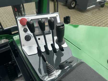 Wózki 4-kierunkowe 2013  Combilift CB3000 // Diesel // Only 5185 hours (11)