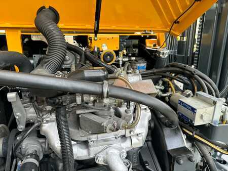 Fyrvägstruck 2017  Combilift CB3000 //2017 year // Toyota engine (14)