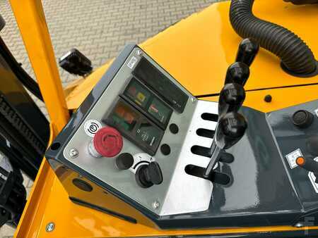 Fyrvägstruck 2017  Combilift CB3000 //2017 year // Toyota engine (16)