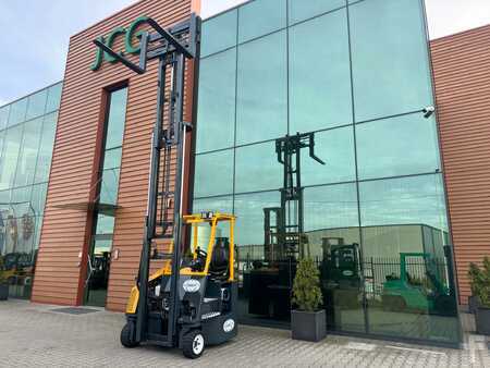 Fyrvägstruck 2017  Combilift CB3000 //2017 year // Toyota engine (2)