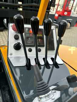 Fyrvägstruck 2017  Combilift CB3000 //2017 year // Toyota engine (5)