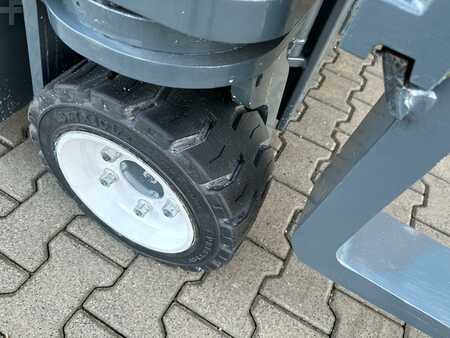 Fyrvägstruck 2015  Combilift CB3000 //2015 year // Toyota engine (17)