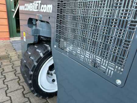 Fyrvägstruck 2015  Combilift CB3000 //2015 year // Toyota engine (18)