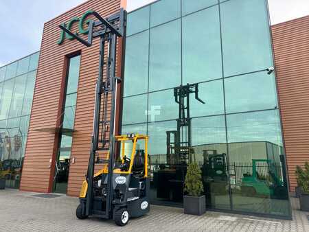 Fyrvägstruck 2017  Combilift CB3000 //2017 year // Toyota engine (2)