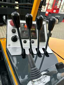 Fyrvägstruck 2017  Combilift CB3000 //2017 year // Toyota engine (5)