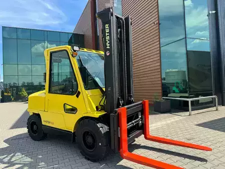 Carrelli elevatori diesel 2004  Hyster H 5.5XM Diesel / Full cabin / Only 6135 hours / Forks Positioner (1)