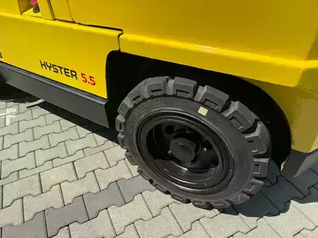 Carrelli elevatori diesel 2004  Hyster H 5.5XM Diesel / Full cabin / Only 6135 hours / Forks Positioner (17)