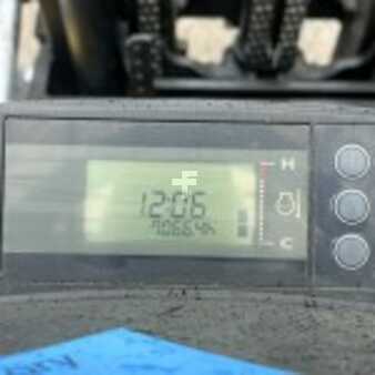 Propane Forklifts 2018  Yale GLP050MX (6)
