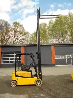 Chariots électriques à 4 roues 2013  Yale ERP20VF Elektro (10)