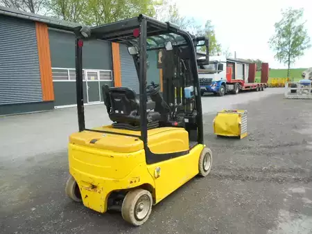 Chariots électriques à 4 roues 2013  Yale ERP20VF Elektro (2)