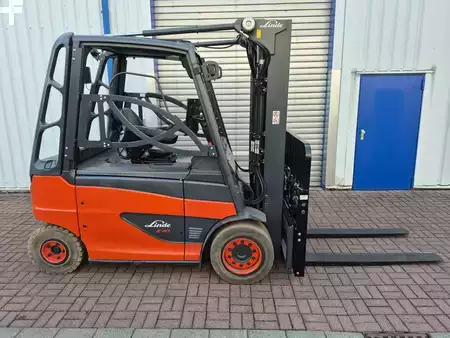 Elektromos 4 kerekű 2016  Linde E40/600 (1)