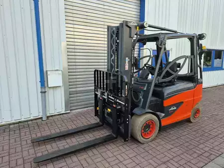 Elektromos 4 kerekű 2016  Linde E40/600 (2)