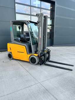 Carrelli elettrici 4 ruote 2023  Jungheinrich EFG 320 (1)