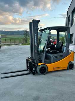 Carrelli elettrici 4 ruote 2023  Jungheinrich EFG 320 (3)