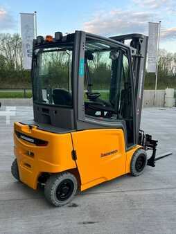 Carrelli elettrici 4 ruote 2023  Jungheinrich EFG 320 (5)