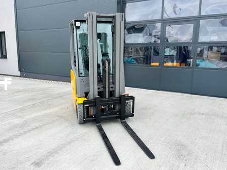 Carrelli elettrici 3 ruote 2023 Jungheinrich EFG 216k (2)