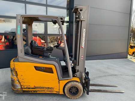 Carrelli elettrici 3 ruote 2020 Jungheinrich EFG 220 (2)