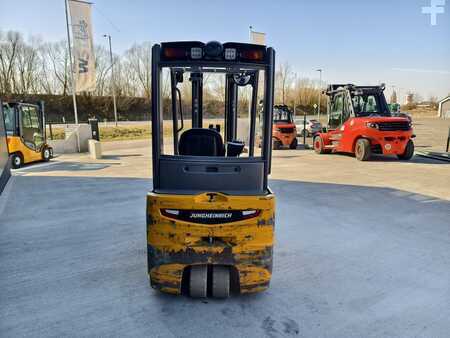Carrelli elettrici 3 ruote 2020 Jungheinrich EFG 220 (4)