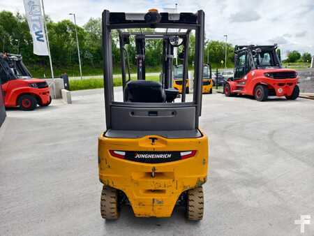 Carrelli elettrici 4 ruote 2018  Jungheinrich EFG 316 (4)