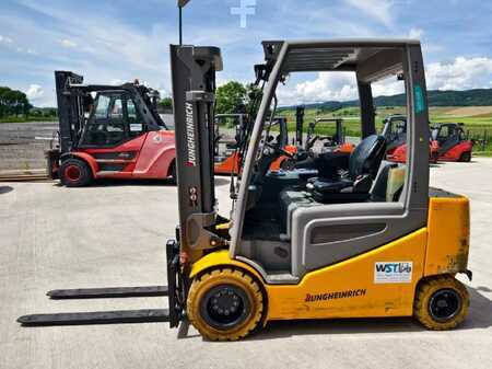 Elektryczne 4-kołowe 2019  Jungheinrich EFG S30 (5)