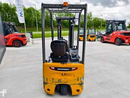 Carrelli elettrici 3 ruote 2018  Jungheinrich EFG 115 (4)