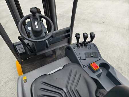 Carrelli elettrici 3 ruote 2018  Jungheinrich EFG 115 (8)