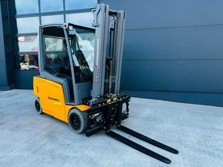 Carrelli elettrici 4 ruote 2023  Jungheinrich EFG 320 (1)