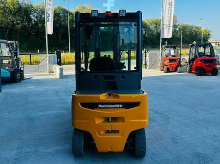 Carrelli elettrici 4 ruote 2023 Jungheinrich EFG 320 (4)