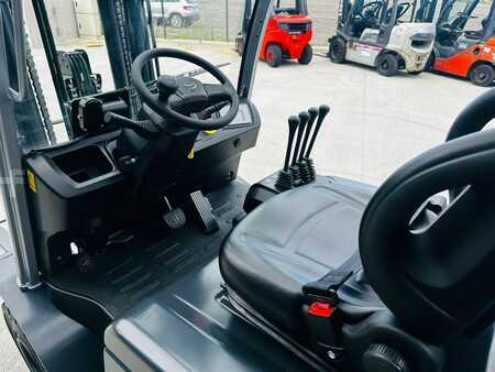 Carrelli elettrici 4 ruote 2025  Baoli KBE 25 G1 (7)