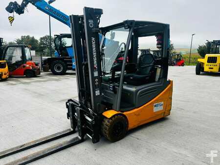 Carrelli elettrici 3 ruote 2018  Jungheinrich EFG 220 (5)