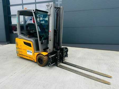 Carrelli elettrici 3 ruote 2018  Jungheinrich EFG 220 (1)