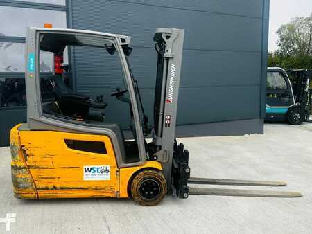 Carrelli elettrici 3 ruote 2018  Jungheinrich EFG 220 (2)