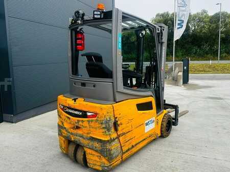 Carrelli elettrici 3 ruote 2018 Jungheinrich EFG 220 (3)