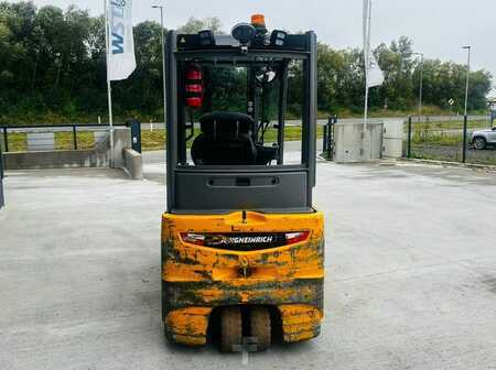 Carrelli elettrici 3 ruote 2018 Jungheinrich EFG 220 (4)