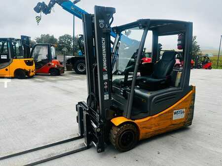 Carrelli elettrici 3 ruote 2018  Jungheinrich EFG 220 (5)