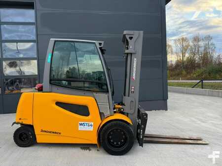 Carrelli elettrici 4 ruote 2018  Jungheinrich EFG 550 (1)