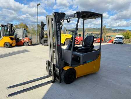Carrelli elettrici 3 ruote 2018  Jungheinrich EFG 115 (4)
