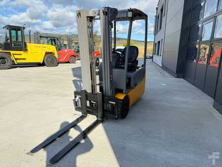 Carrelli elettrici 3 ruote 2018  Jungheinrich EFG 115 (5)