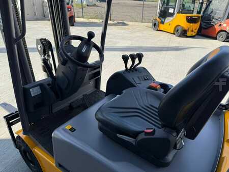 Carrelli elettrici 3 ruote 2018  Jungheinrich EFG 115 (6)