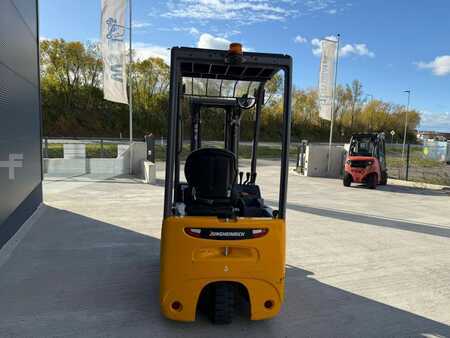 Carrelli elettrici 3 ruote 2018  Jungheinrich EFG 115 (7)