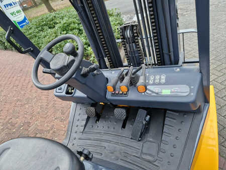 Chariot élévateur diesel 2020  UN Forklift N30 FD30T-NJSI (5)