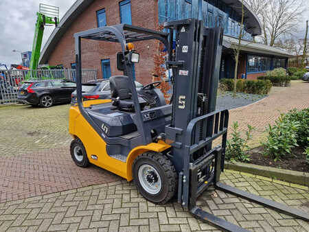 Chariot élévateur diesel 2022  UN Forklift N25 FD25T-JDN (1)