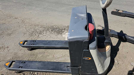 Electric Pallet Jacks - Crown  (1)