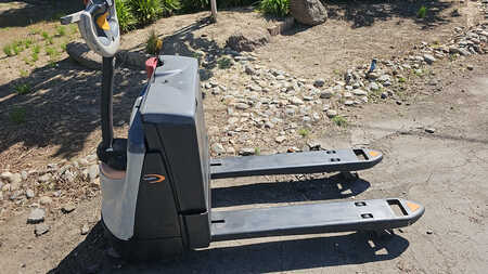 Electric Pallet Jacks - Crown  (3)