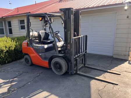 Propane Forklifts-Toyota-8FGU25