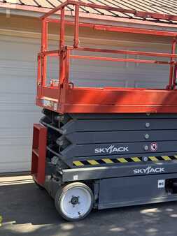 Scissor Lifts / Pallet Jacks 2017  Skyjack SJIII 4632 (3)