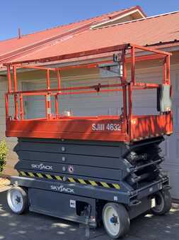 Scissor Lifts / Pallet Jacks 2017  Skyjack SJIII 4632 (4)