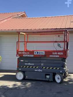 Scissor Lifts / Pallet Jacks 2015  Skyjack SJIII 4626 (1)