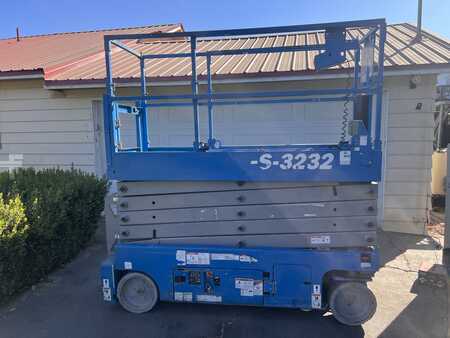 Scissor Lifts / Pallet Jacks 2017  Genie GS-3232 (1)